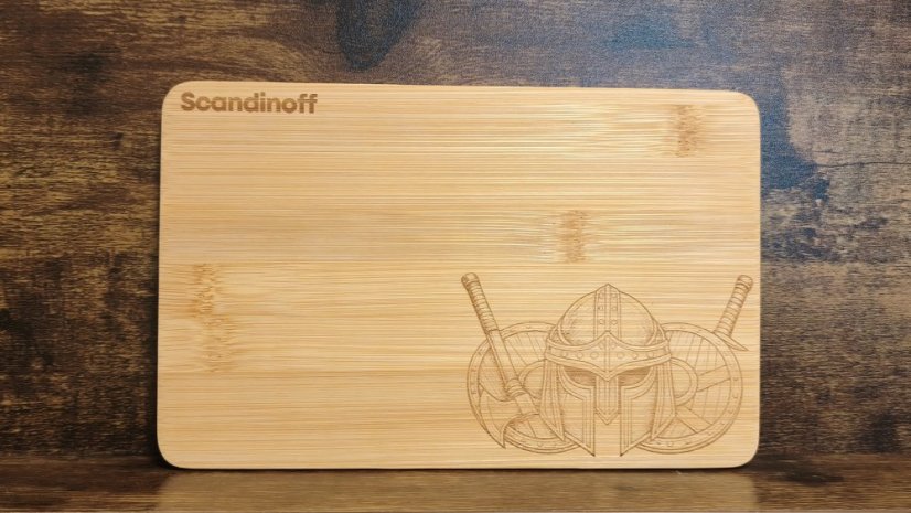 Kitchen cutting bamboo board with viking helmet motive 22x14x0,8