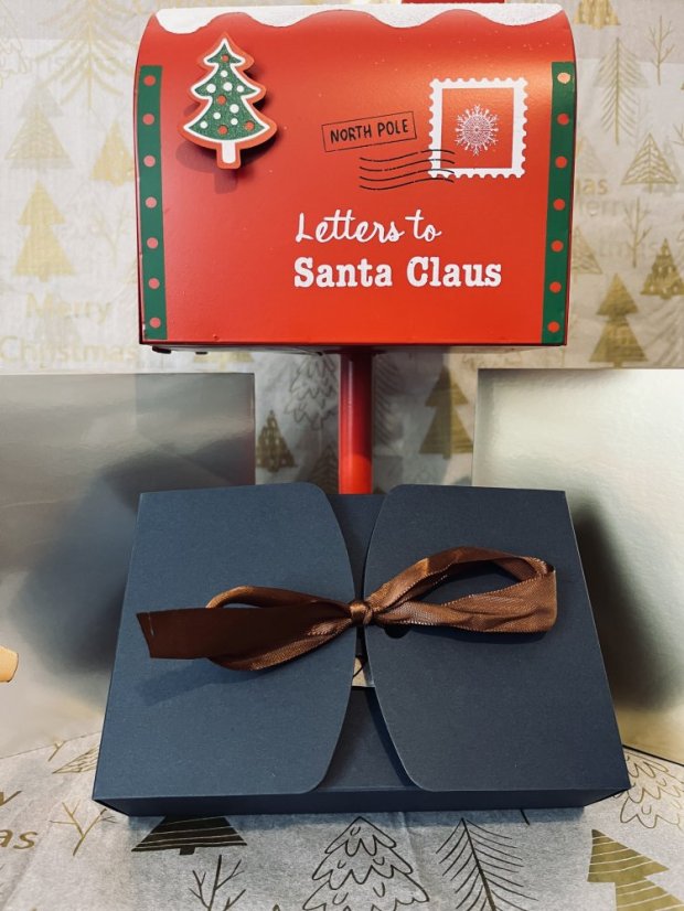 Gift Wrapping Service - Color of the gift box: Red